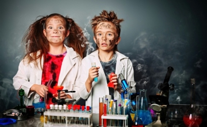 Весёлые научные опыты для детей. 20+ увлекательных экспериментов в домашних условиях